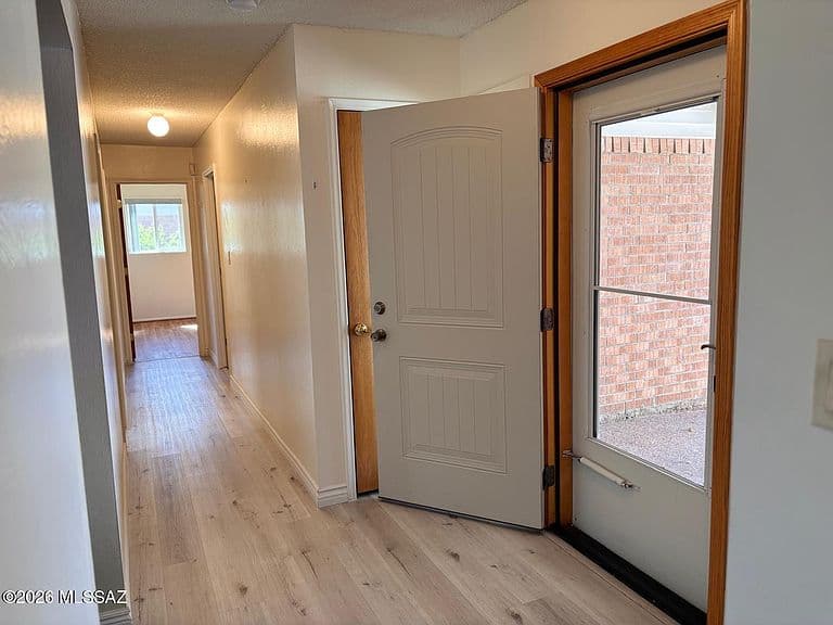 4564 Queens Way photo 4