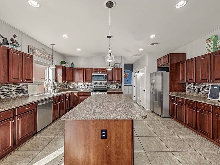 17537 W Andora St photo 4
