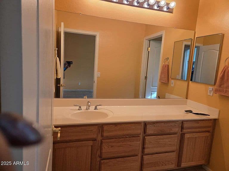 2379 E FIESTA Drive photo 2