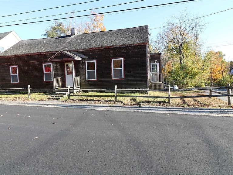12 Russell Avenue photo 4