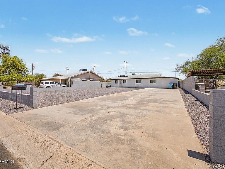 4805 S 35TH Drive photo 3