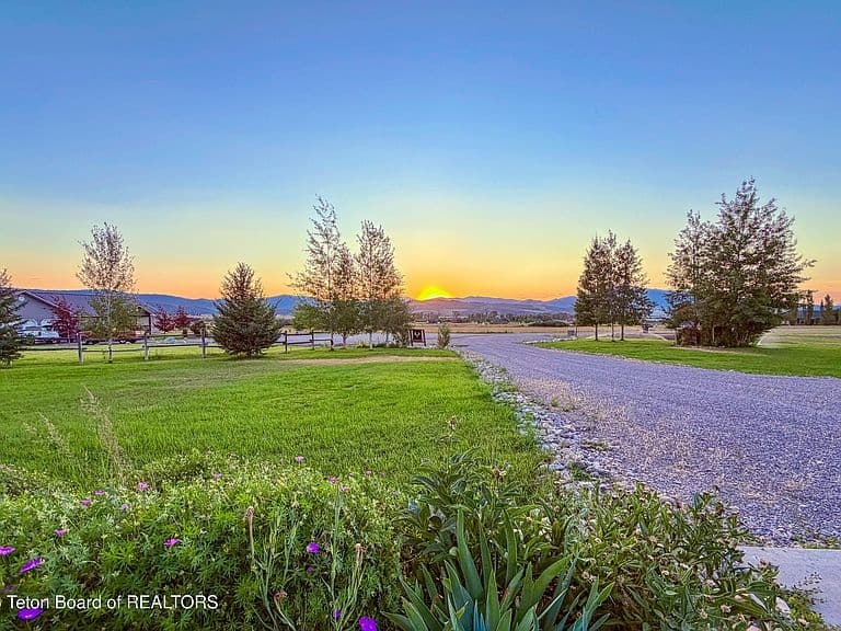 247 Freedom Ln photo 2