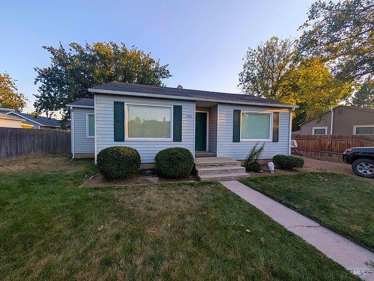 2303 W Judith St photo 2