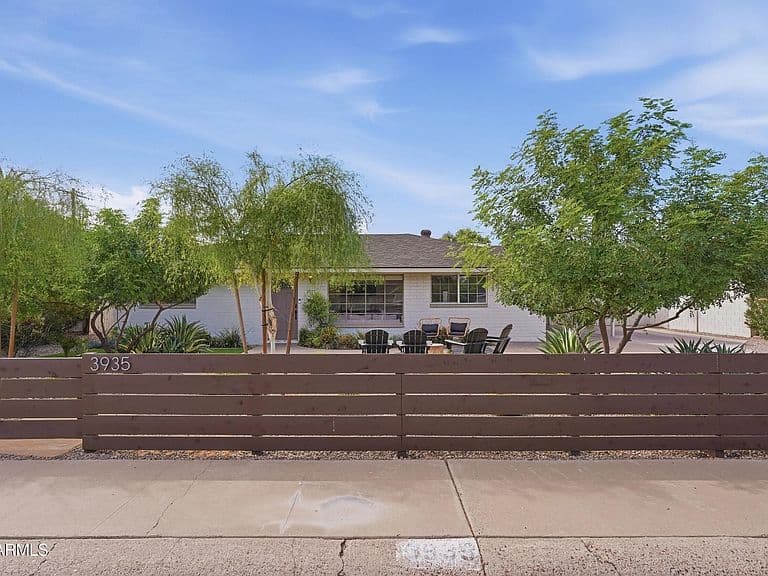 3935 E WHITTON Avenue photo 1