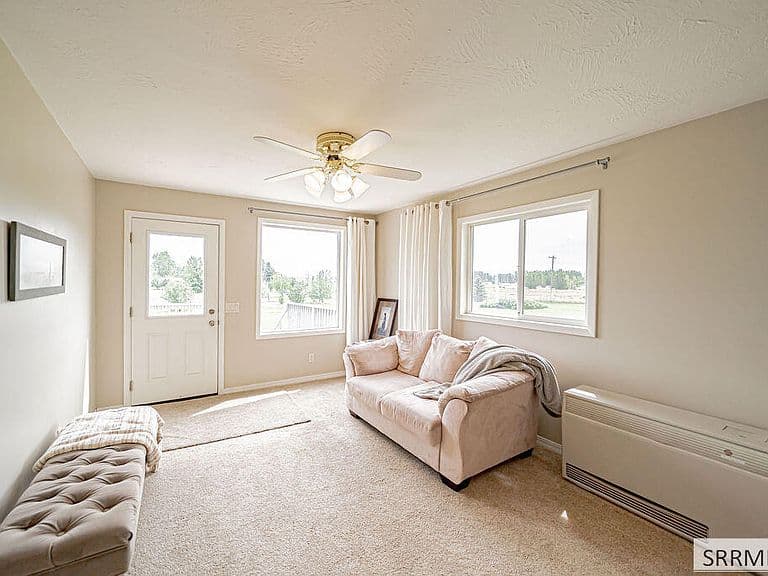 4038 Molly Dr photo 4