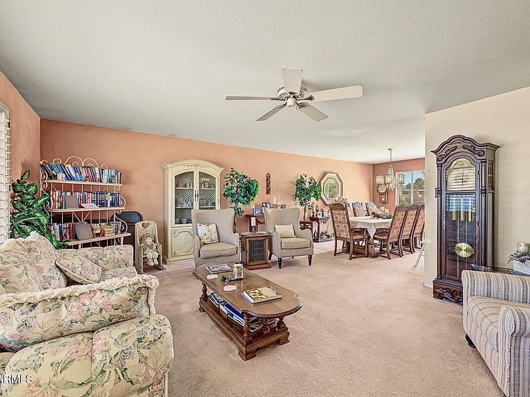 581 W PARK Avenue photo 3