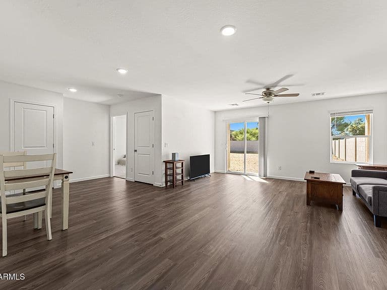 711 Dylan Court photo 5