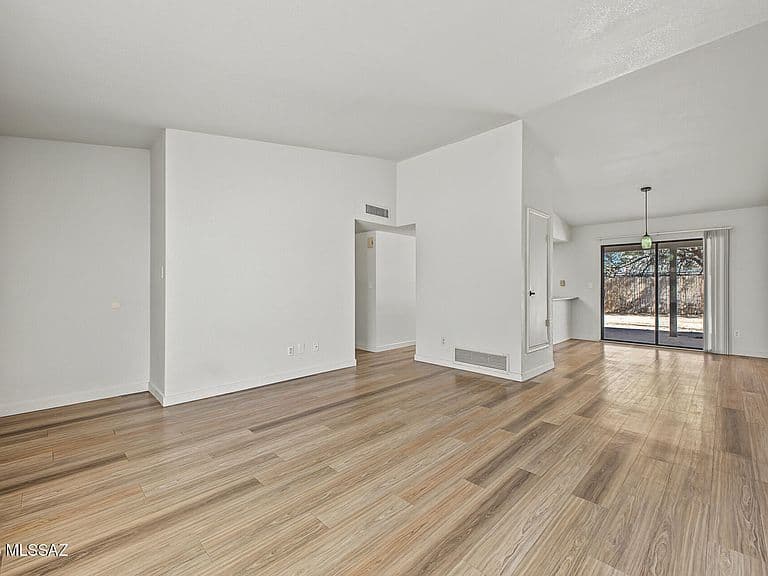 401 S Stoner Ave photo 4