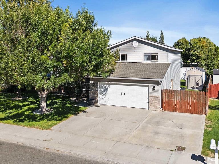 1313 Ashley Dr photo 3