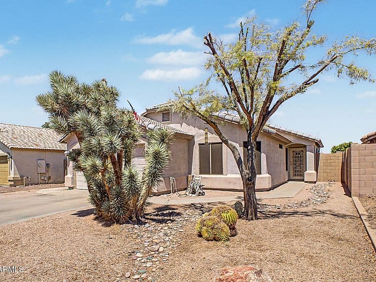 10228 E CRESCENT Avenue photo 3