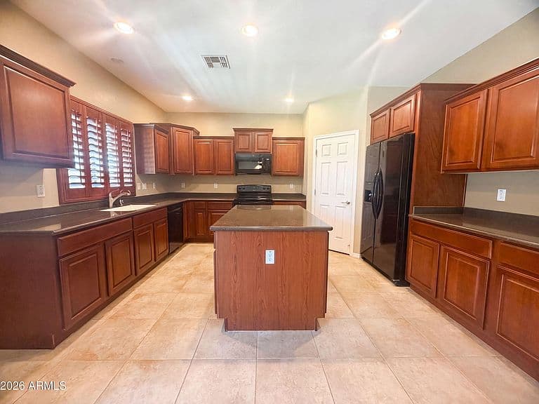 7533 W RUSHMORE Way photo 2