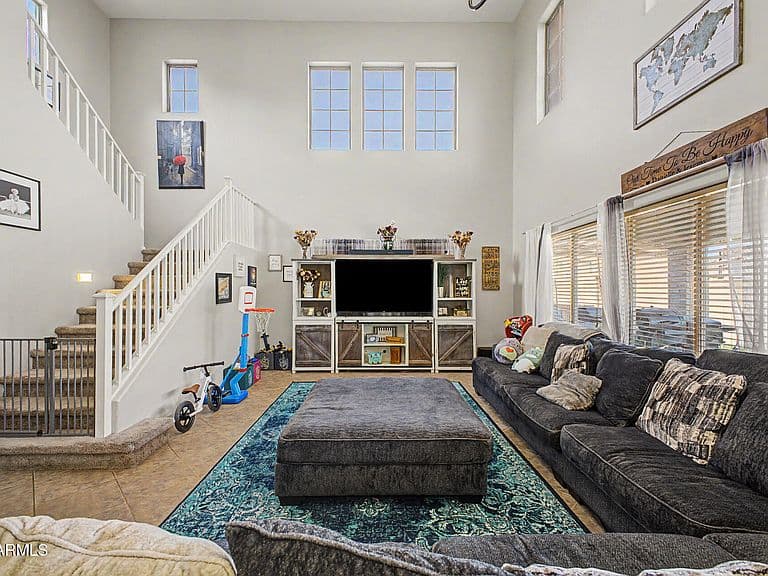 17399 W YAVAPAI Street photo 4