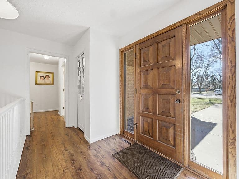 1301 Elm St N photo 4
