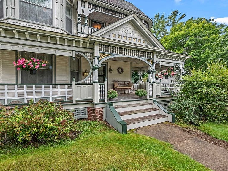 89 Bunker Hill Street photo 3