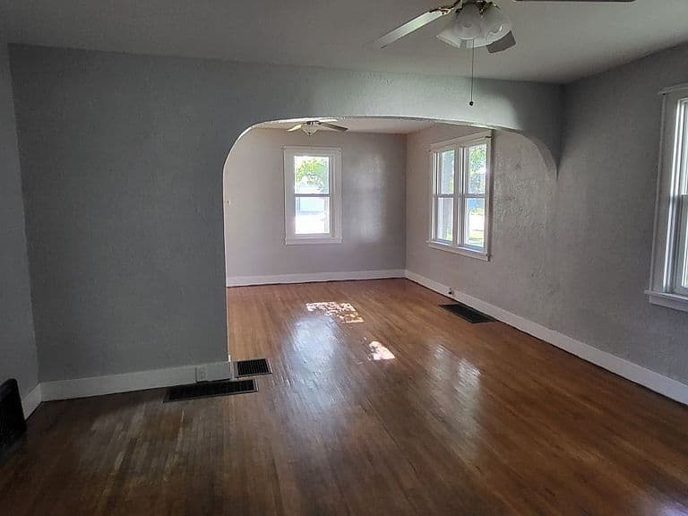 812 S Center Ave photo 3