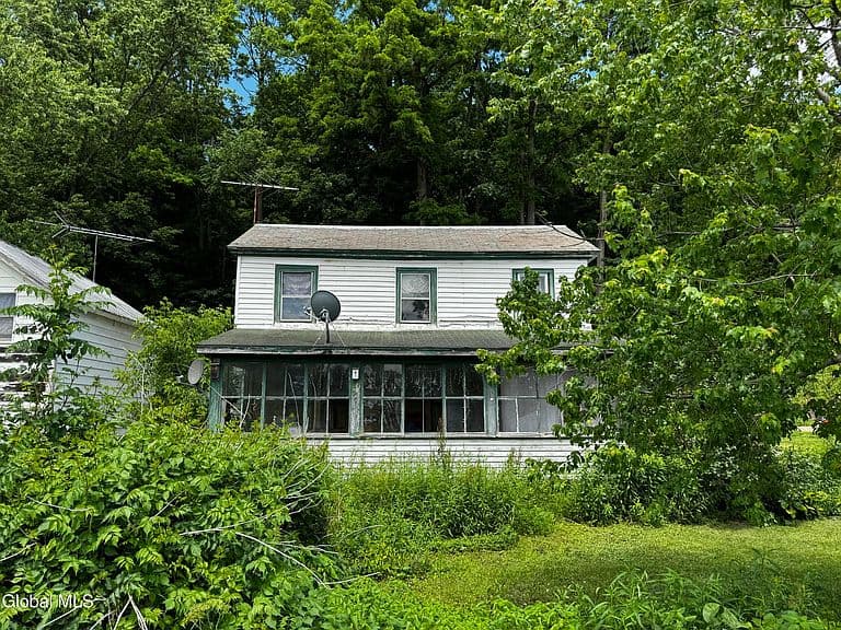 21 River Road photo 4