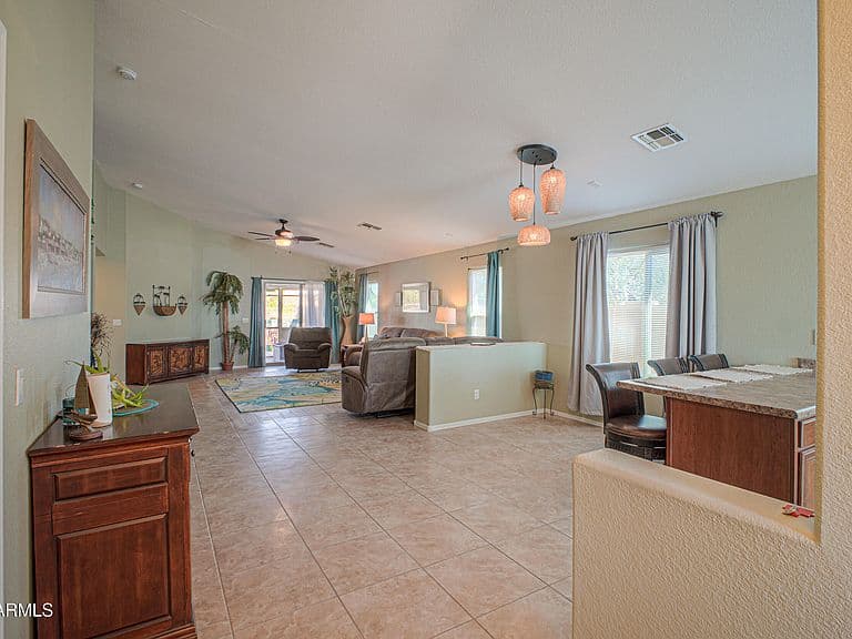 1546 E Falcon Court photo 2