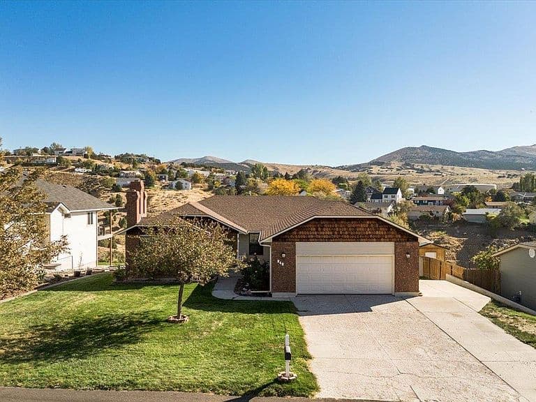 848 Bitterroot Dr photo 3
