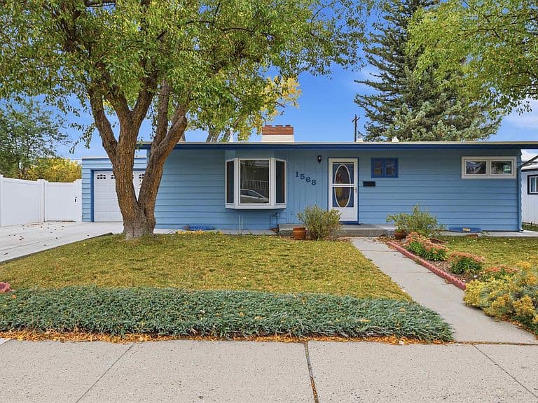 1568 Hyview Dr photo 1