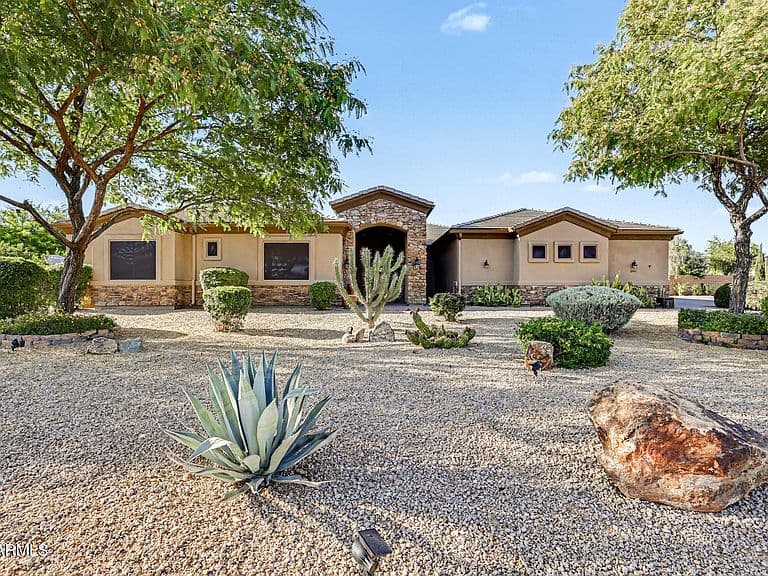 806 W DESERT RANCH Road photo 3