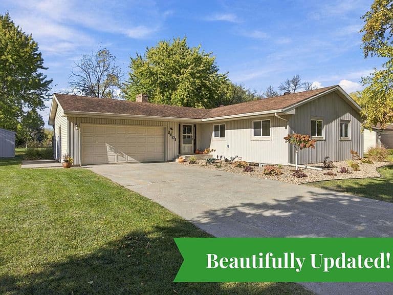 2601 Fairway Dr photo 1