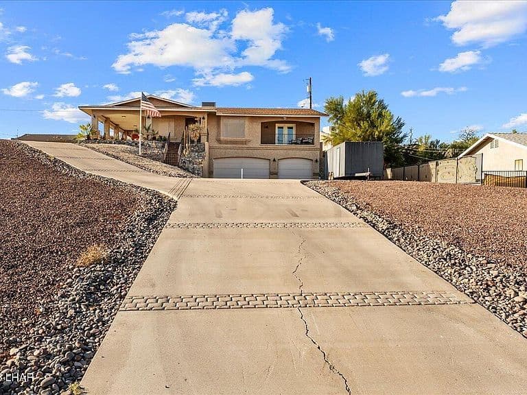 2063 Rainbow Ave N photo 3