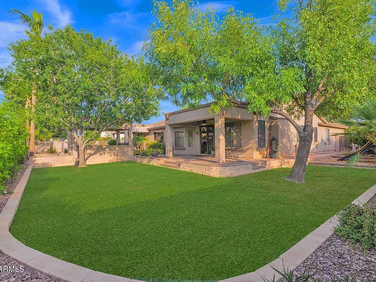 1122 E LONGHORN Place photo 1