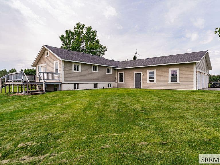4038 Molly Dr photo 2