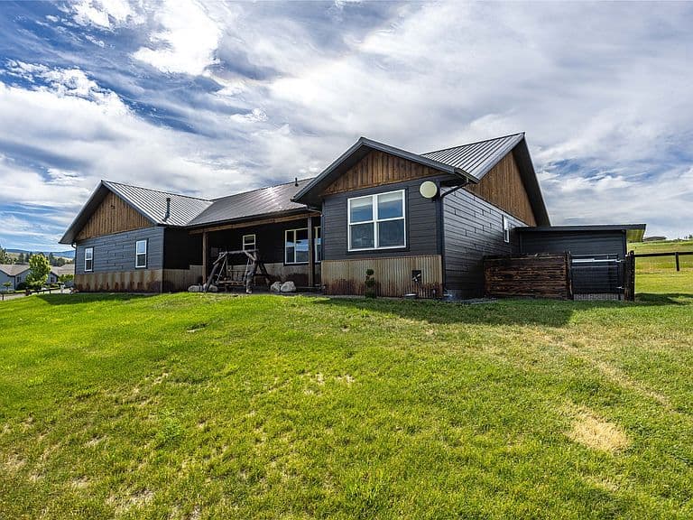 1067 Molly Joanne Ln photo 1