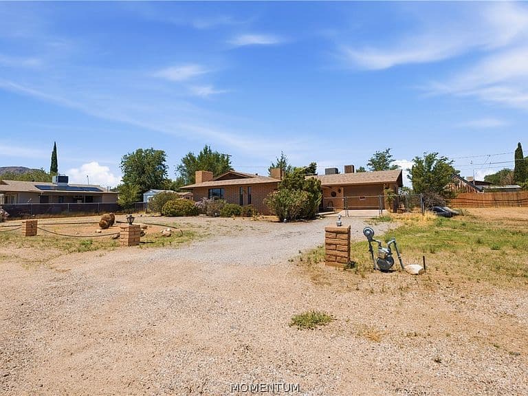 2435 E Leroy Avenue photo 4