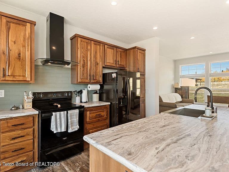 10 Terrace Dr photo 4