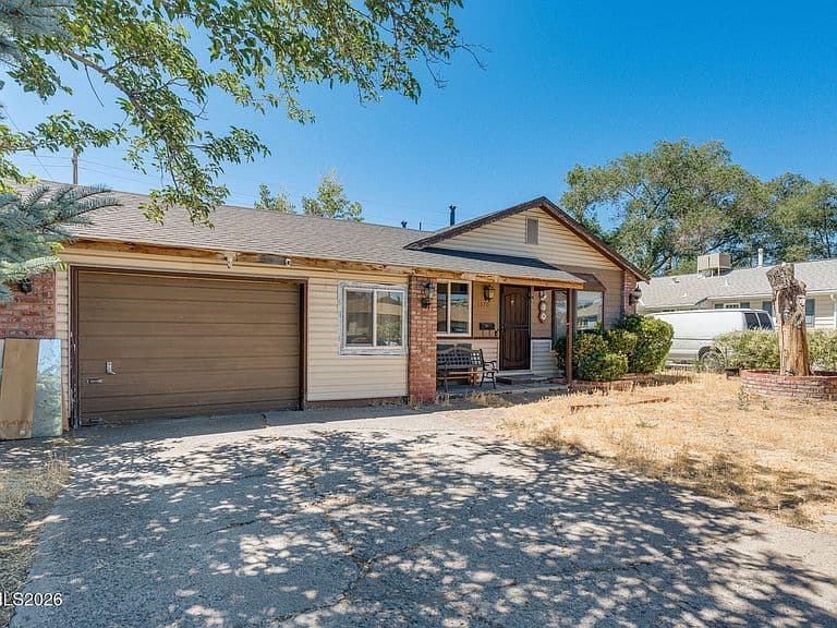 1370 Castle Way photo 2