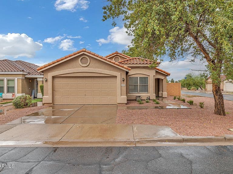 5233 E FLOWER Avenue photo 1