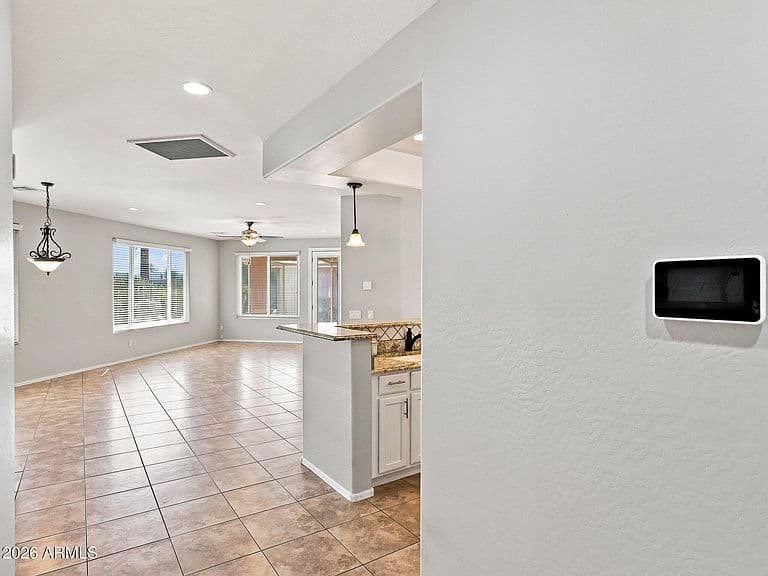 22915 W ARROW Drive photo 4