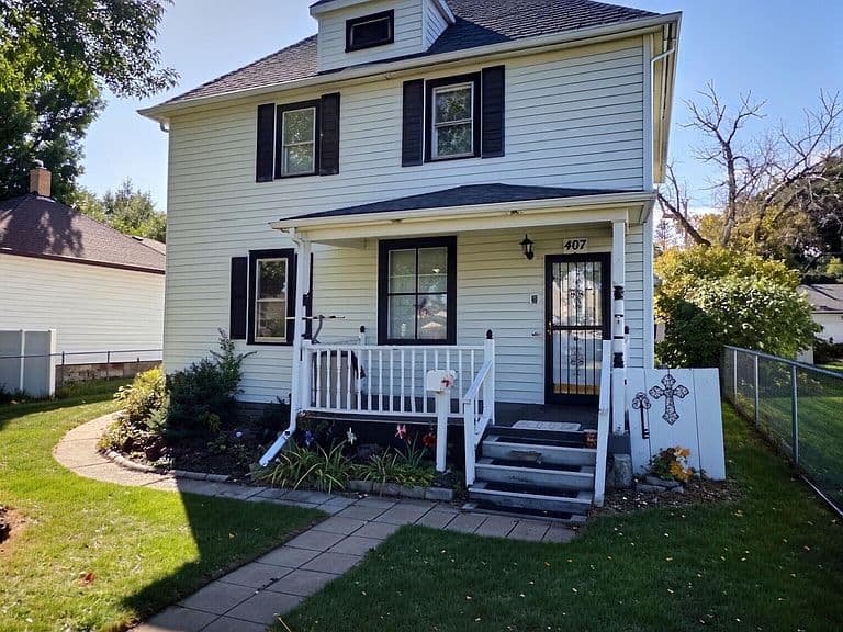 407 6th Ave NW photo 1