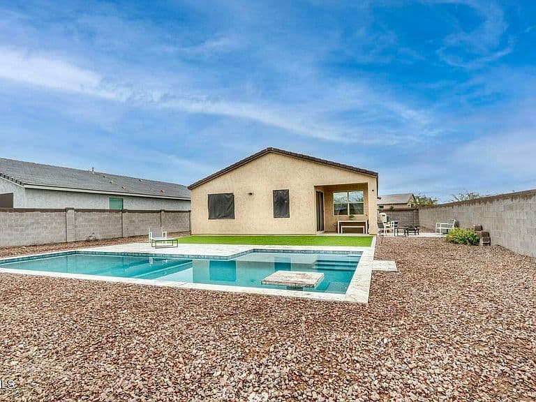 18421 W ALICE Avenue photo 4