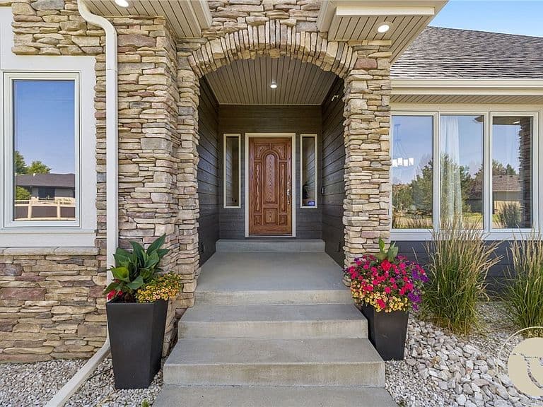 4123 Cedarwood Ln photo 3