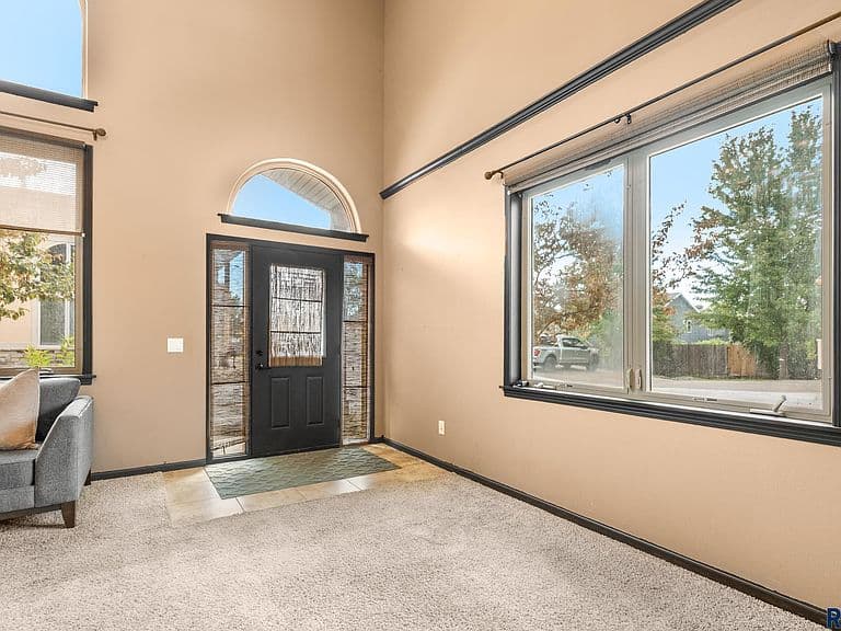 637 E Brian St photo 2