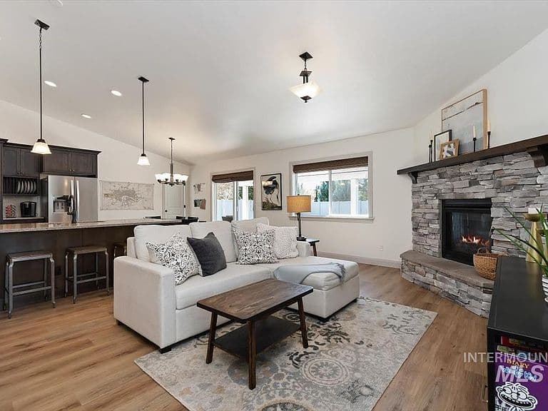 5519 W Los Flores St photo 3