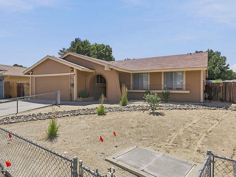 3033 Springland Dr photo 2