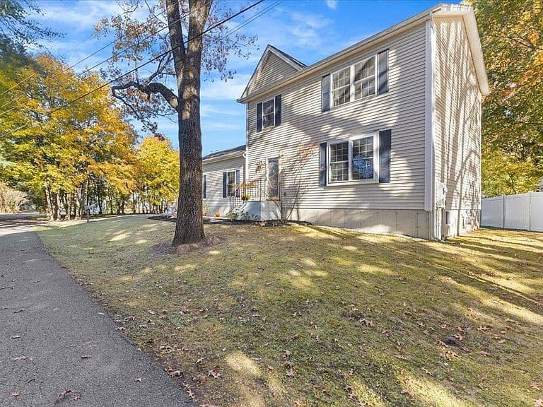2 Birch Lane photo 1