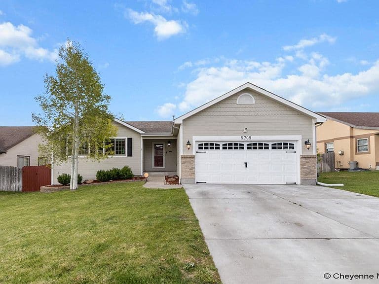 5709 Kennedy Dr photo 3