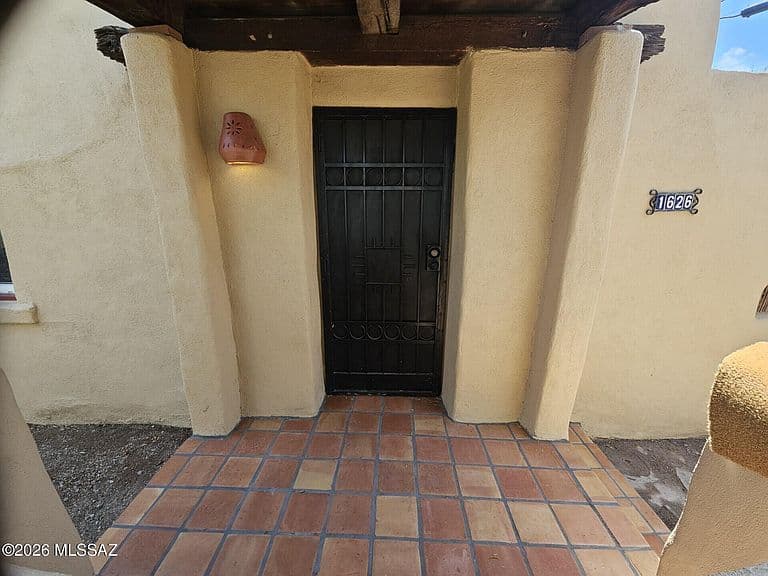 1626 N Stewart Ave photo 4
