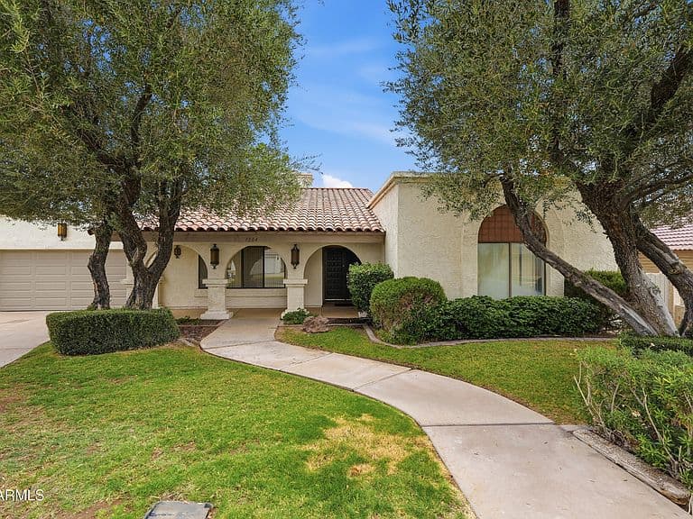 1204 E COMMODORE Place photo 1