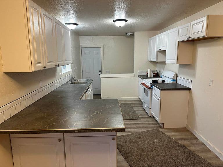 3975 Henderson Ln photo 3