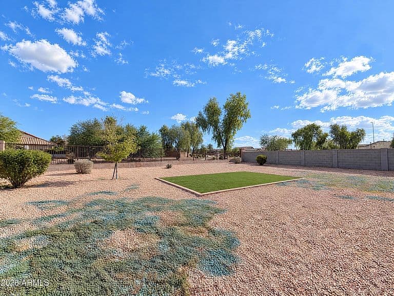 37335 W CANNATARO Lane photo 4