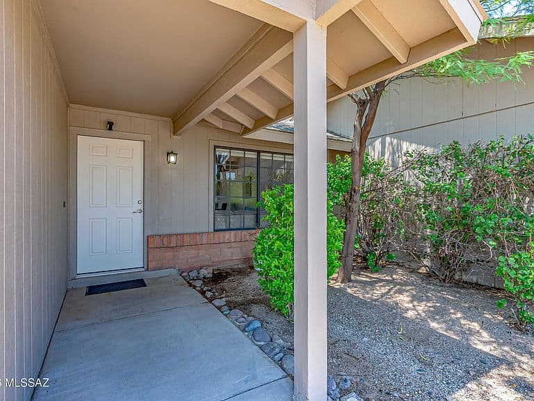 2020 S Westmont Dr photo 5