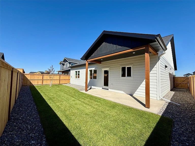 810 Accolade Loop photo 2