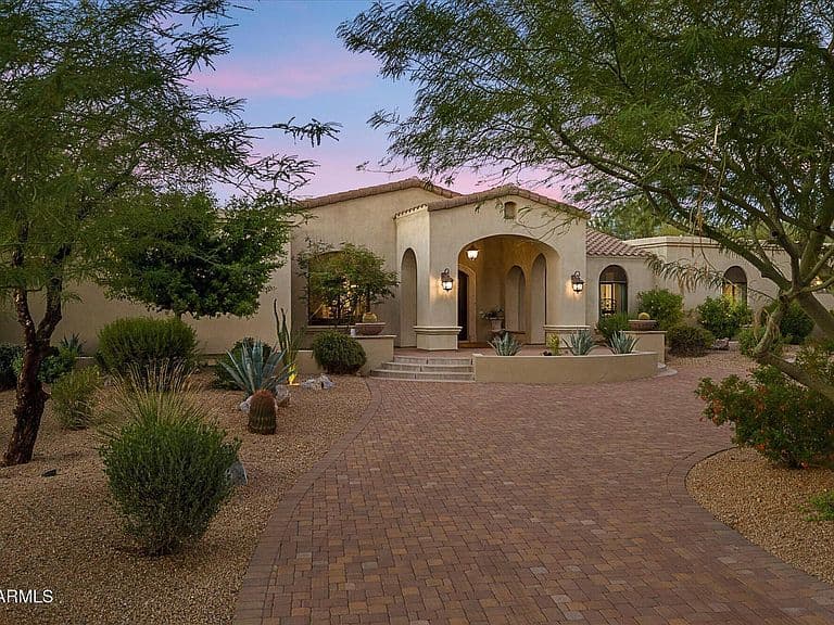 8036 E CONQUISTADORES Drive photo 4