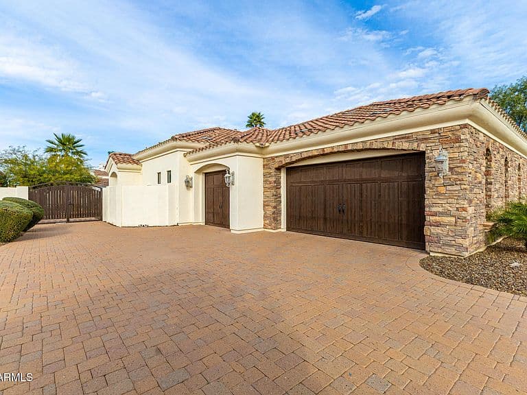 4326 E CAPRICORN Place photo 5
